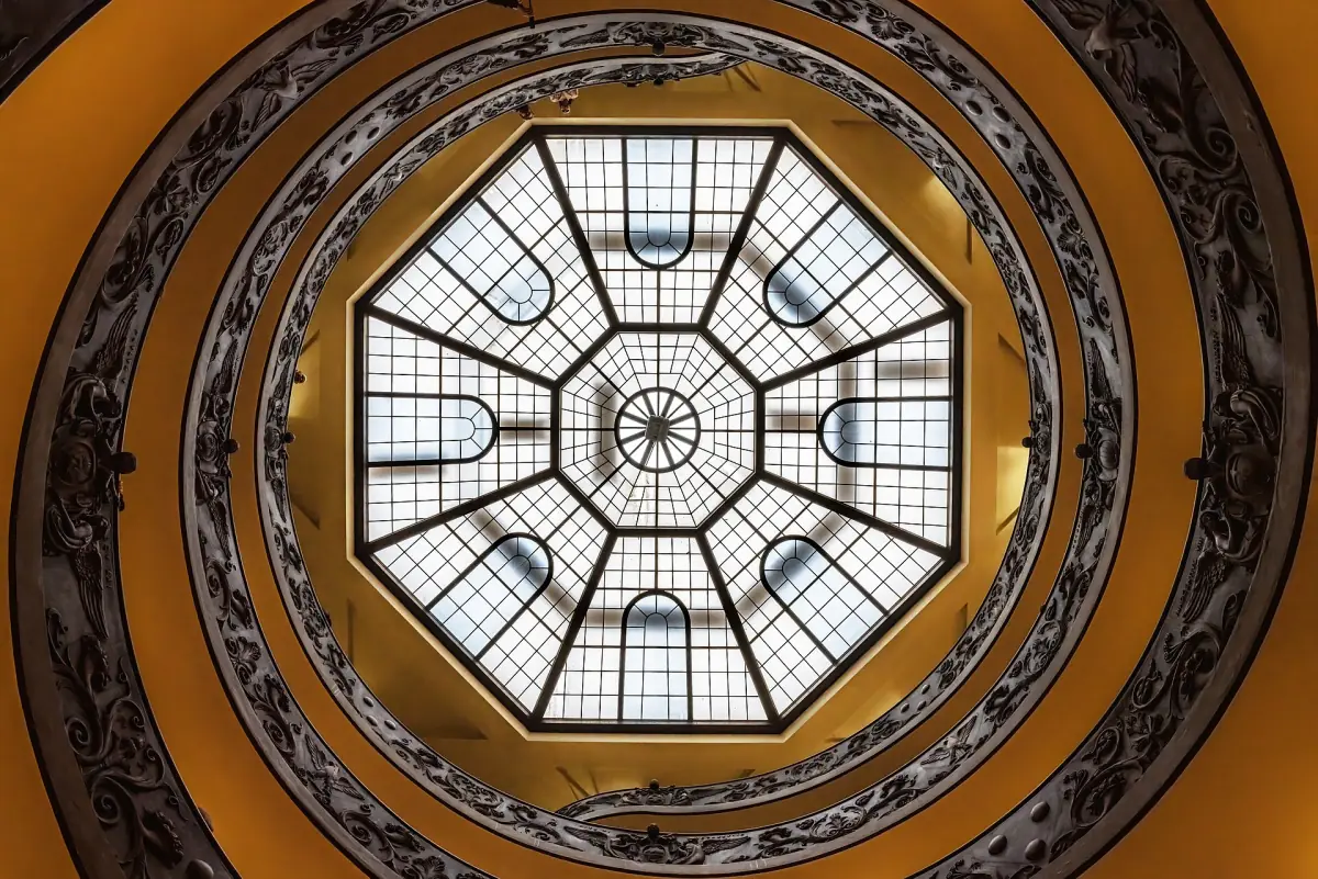 Die Wendeltreppe der Vatikanischen Museen von unten gesehen
